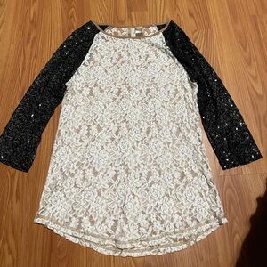 BKE By Buckle Top very pretty Size Medium